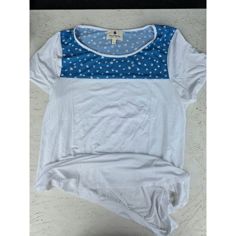 Betsey's Boutique Shop Womens XL White Blue Patterned Yoke Short Sleeve Top
